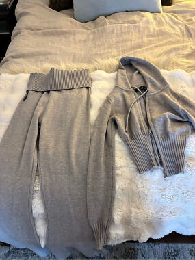 Matching Set Lioness Muse Knit Hoodie and Muse Knit Pant Set Gray XS